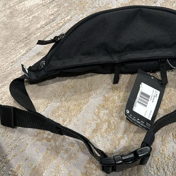 Nike Sportswear Heritage Hip Pack Logo Black
Streetwear,
New Fanny pack - Picture 6 of 9